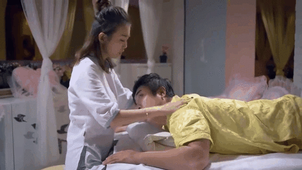 《三位熟女的按摩》影评：中年女性情感疗愈与身体解放的深度解读