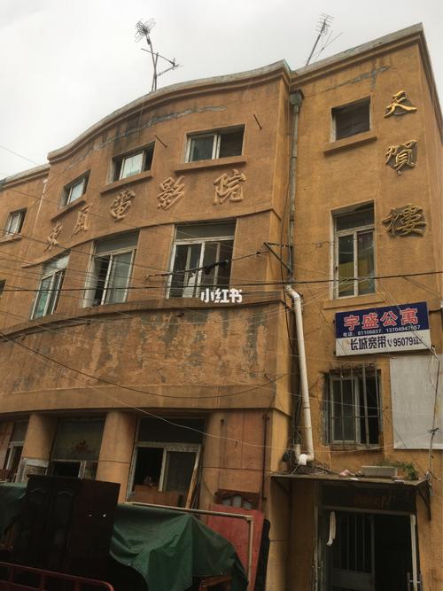 美女被喷满脸精子av的相关介绍