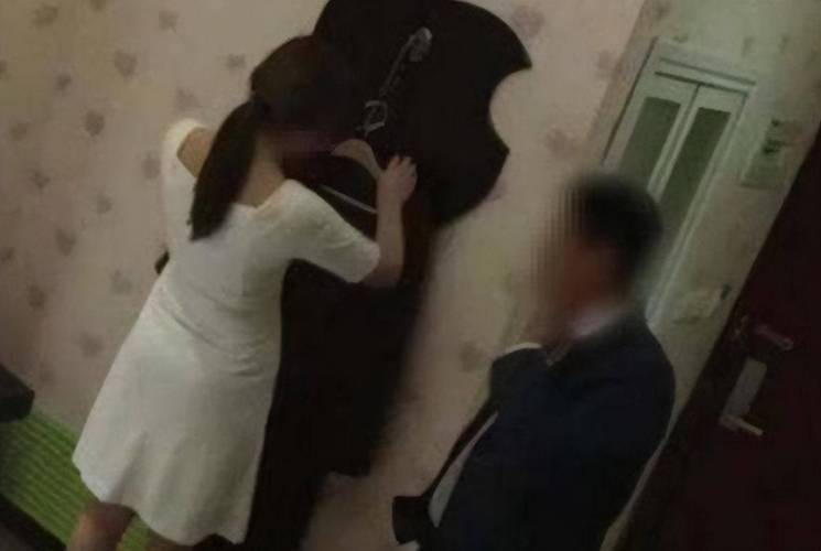 久久精品av专区的相关介绍