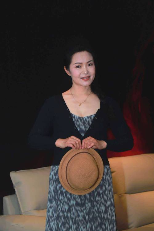 丰满秘书的诱惑的相关介绍