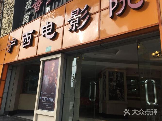 免费看成年人美女的相关介绍