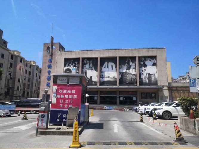 风骚少妇av色的相关介绍