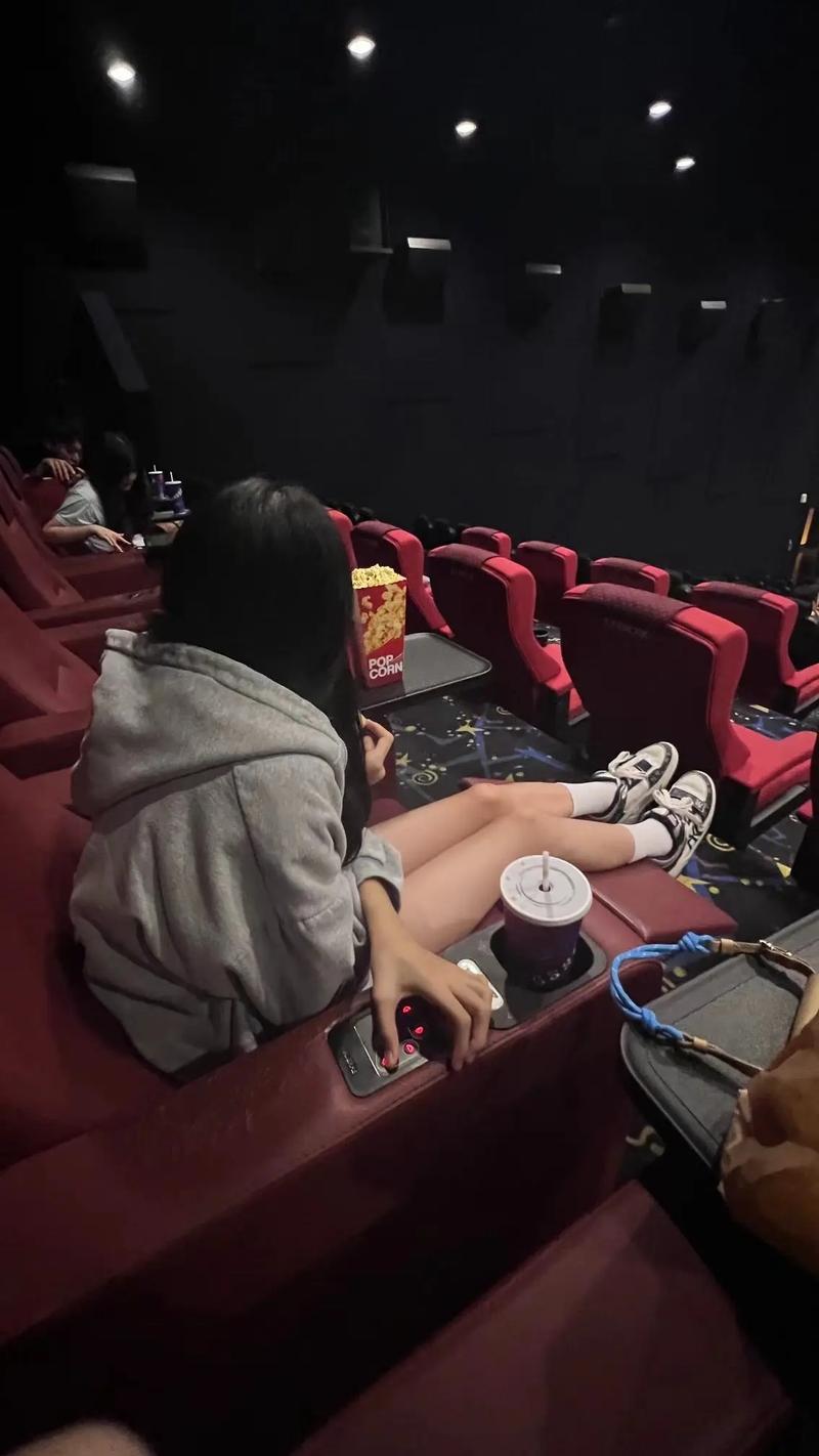 狂操美女老师的逼的相关介绍