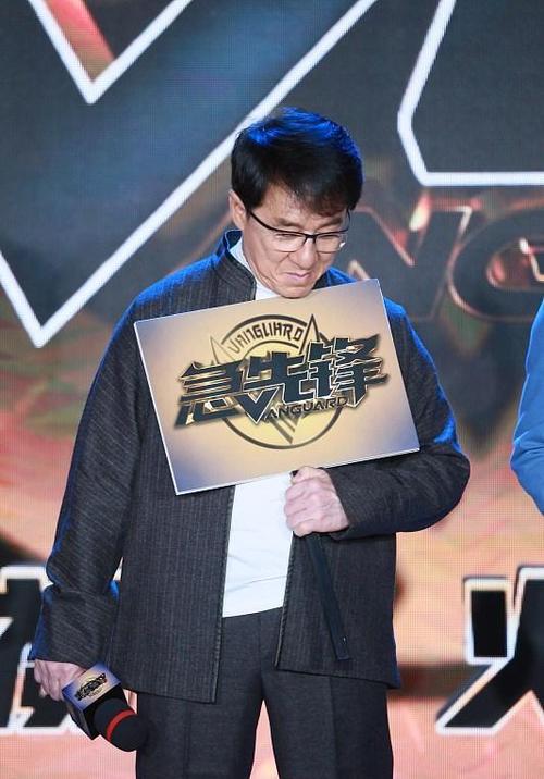 亚洲男人的天堂久久av的相关介绍