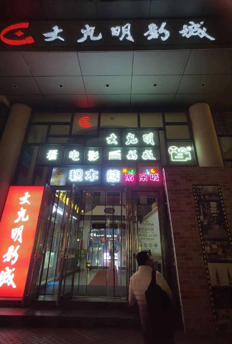 女性下面分泌物是黄色怎么回事的相关介绍