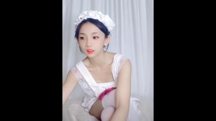 一边亲一边摸下面的相关介绍